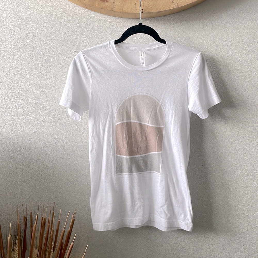 Excellent condition abstract tee in XS
